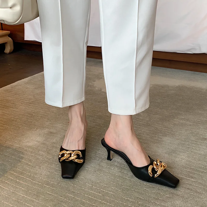 2021 Summer Leather All-match Outer Wear High Heels Metal Chain High Heel Sandals Muller Square Toe Half Drag Sandals
2021 Summer Leather All-match Outer Wear High Heels Metal Chain High Heel Sandals Muller Square Toe Half Drag Sandals