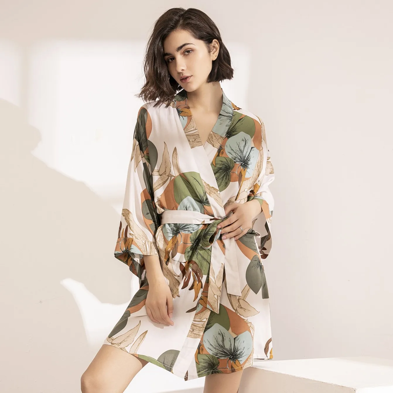 Spring New Ladies Silk Satin Thin Robe Comfort Fresh Style Floral Printed Sleepwear Sexy Nightgown Femme Satin Homewear
Spring New Ladies Silk Satin Thin Robe Comfort Fresh Style Floral Printed Sleepwear Sexy Nightgown Femme Satin Homewear