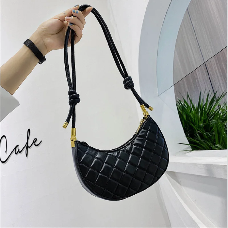 Female Shoulder Bag Simple Solid Color Half Moon Bag Summer Lingge Pattern Mini Square Messenger Bags For Women
Female Shoulder Bag Simple Solid Color Half Moon Bag Summer Lingge Pattern Mini Square Messenger Bags For Women