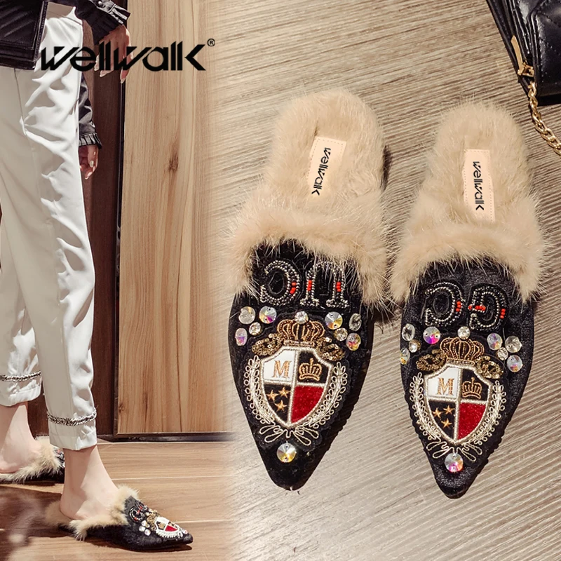 Totem Fur Mule Shoes Women Winter Flat Slippers Rhinestone Embroider Pointed Toe Ladies Furry Slides Plush Female Home Shoe 2019
Totem Fur Mule Shoes Women Winter Flat Slippers Rhinestone Embroider Pointed Toe Ladies Furry Slides Plush Female Home Shoe 2019