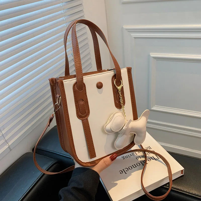 Little pure and fresh colour stitching small bag female 2021 new tide western style han edition bucket with the bag is popular
Little pure and fresh colour stitching small bag female 2021 new tide western style han edition bucket with the bag is popular