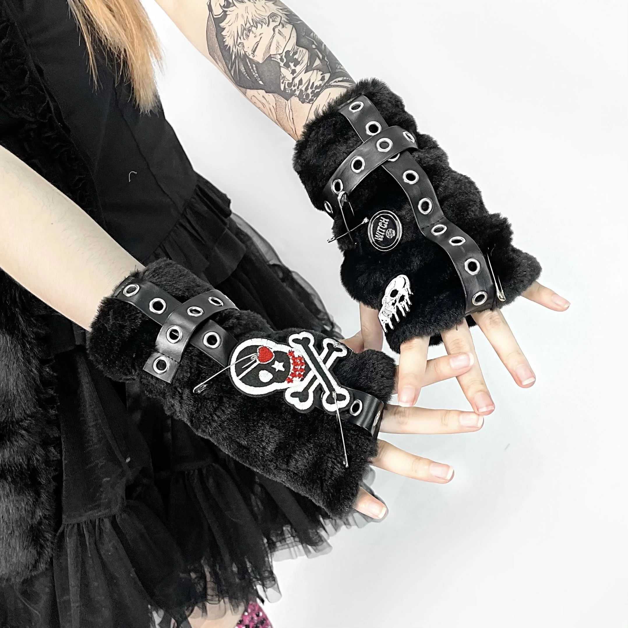 

Hot Girls Japanese Harajuku Original Design Black Fuzzy Skull Cross Leather Patch Punk Fingers Arm Sleeves Warm Winter Gloves