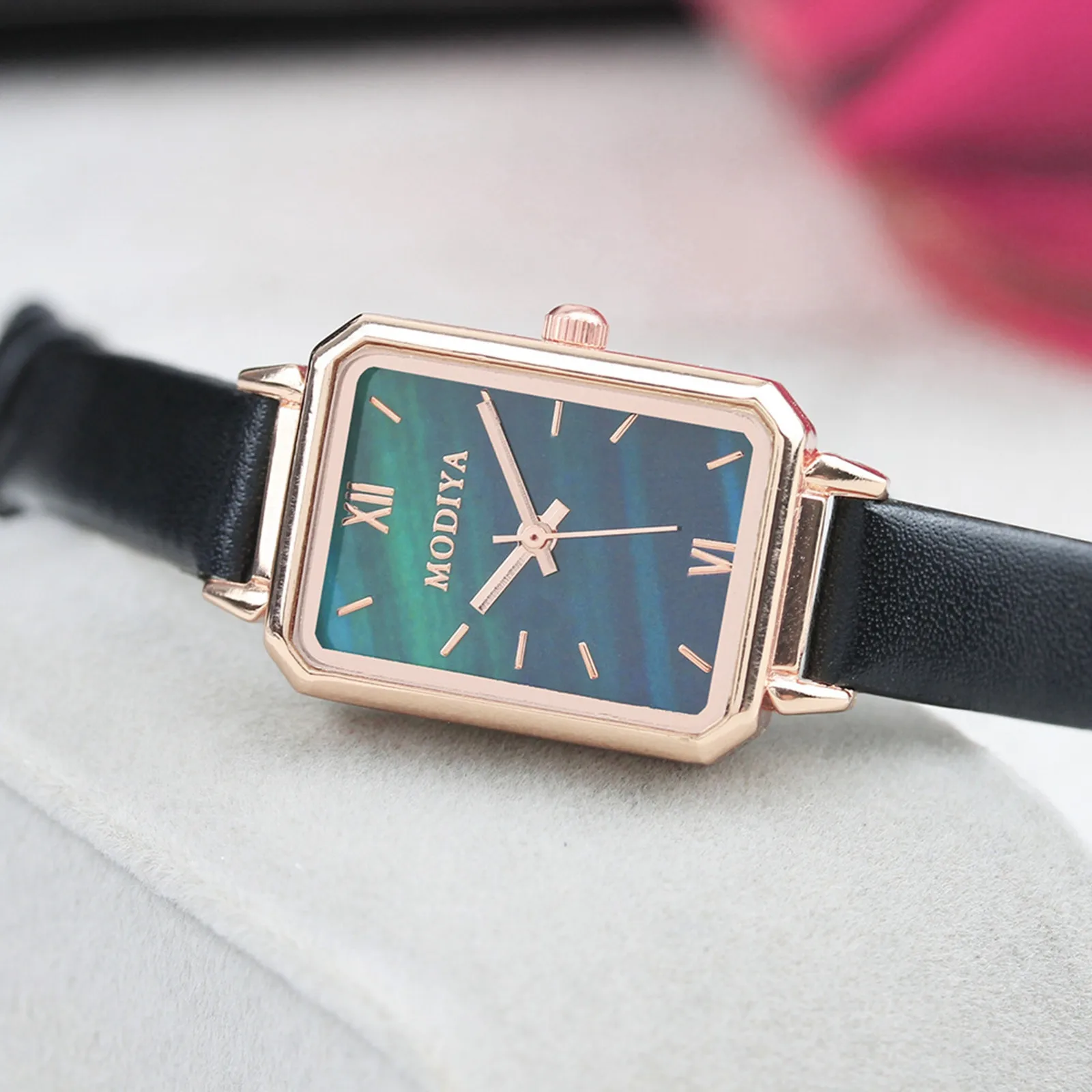 Leather Quartz Watch Vintage Temperament Ladies Watches Women Luxurious Wristwatch Relogio Feminino Malachite Green Wristwatches
Leather Quartz Watch Vintage Temperament Ladies Watches Women Luxurious Wristwatch Relogio Feminino Malachite Green Wristwatches