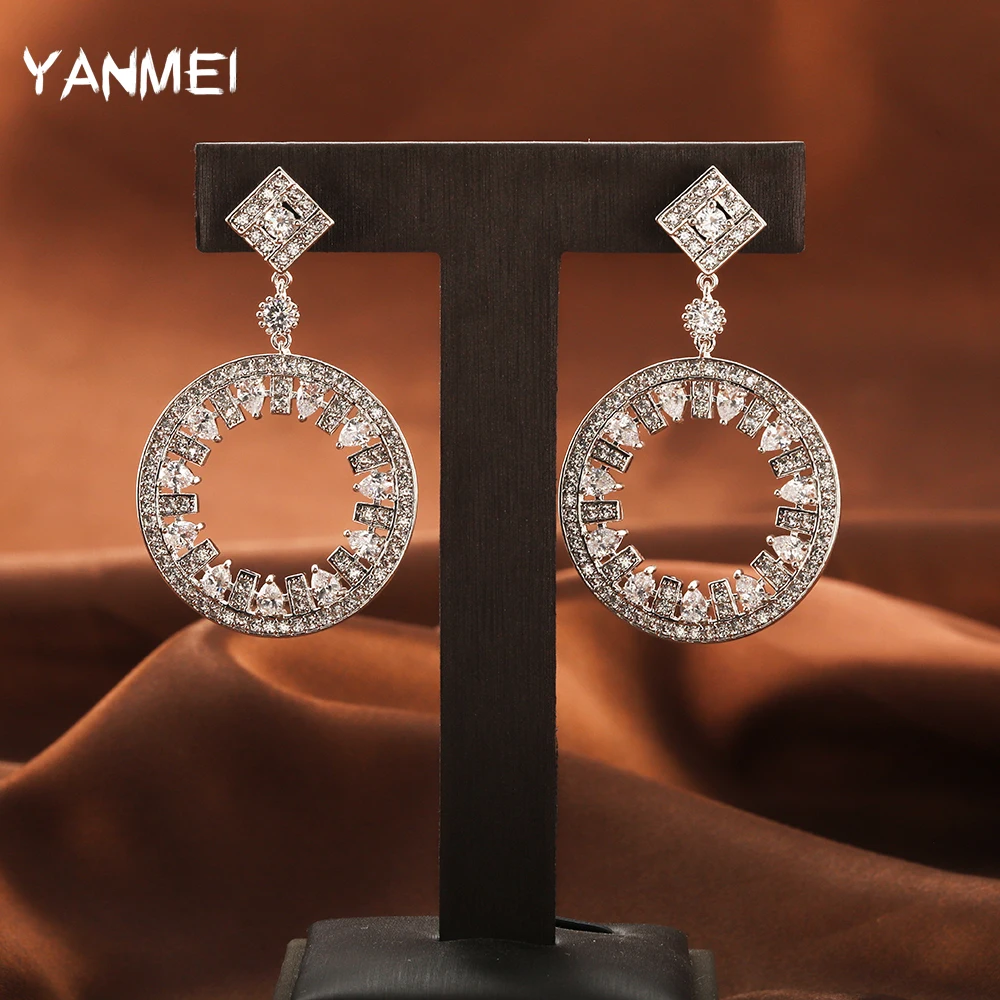 Round Fashion Water Drop Drop Earrings White Elegant High Jewelry Ring Rhombus Geometric Stud Earrings for Women Banquet Dubai
Round Fashion Water Drop Drop Earrings White Elegant High Jewelry Ring Rhombus Geometric Stud Earrings for Women Banquet Dubai