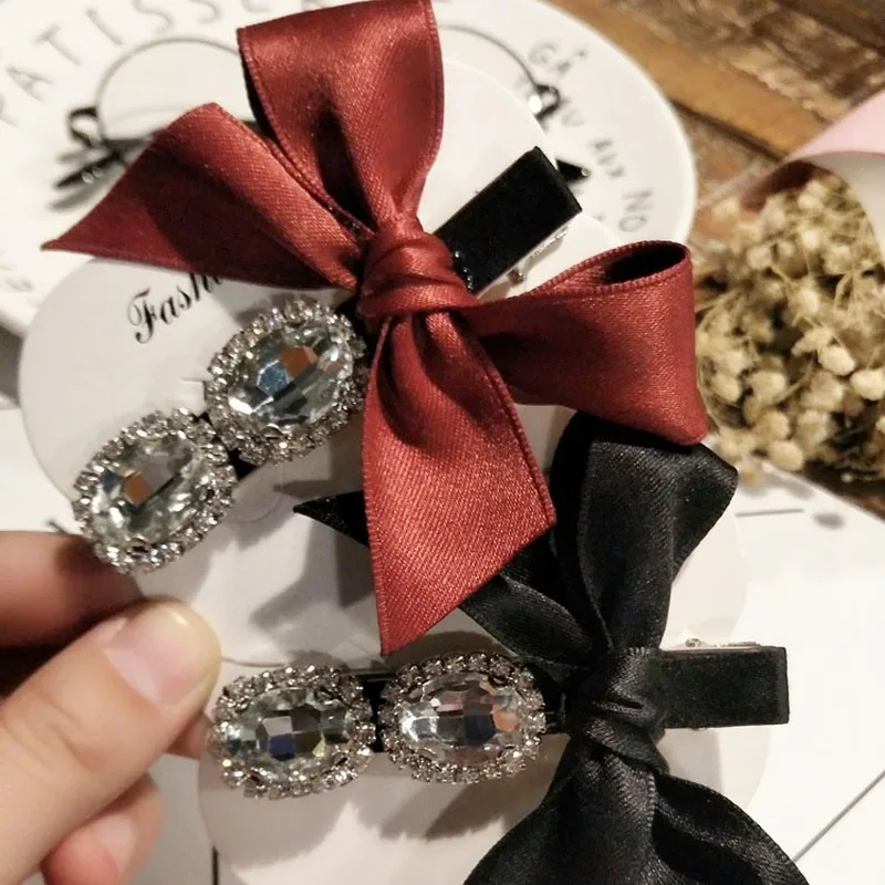 Original Autumn Winter Beautiful Crystal Clip Ribbon Bow Zircon Handmade Rhinestone Classic Headdress for Women Hair Accessories
Original Autumn Winter Beautiful Crystal Clip Ribbon Bow Zircon Handmade Rhinestone Classic Headdress for Women Hair Accessories