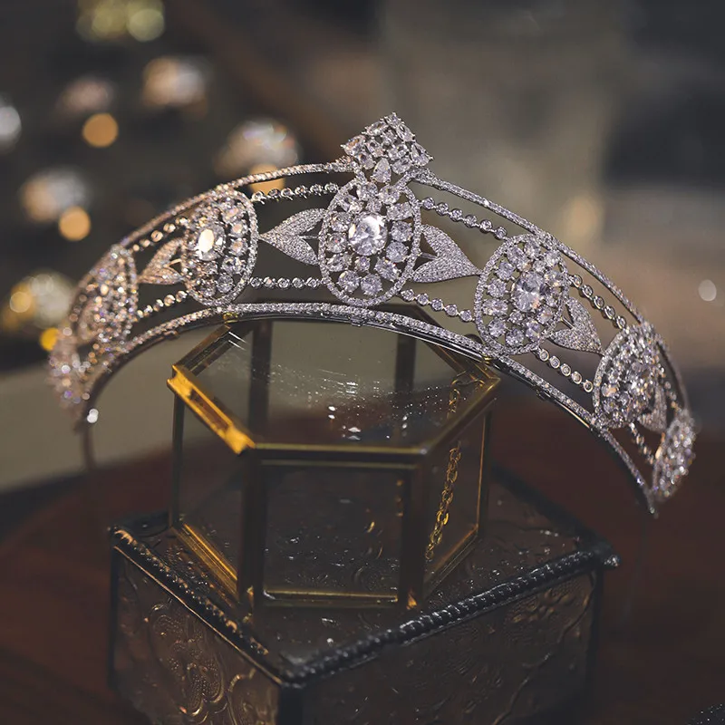 CC Crown Women Bridal Tiara Hairband Baroque Style Wedding Hair Accessories for Bride Queen Crowns Jewelry Luxury Party AN71
CC Crown Women Bridal Tiara Hairband Baroque Style Wedding Hair Accessories for Bride Queen Crowns Jewelry Luxury Party AN71