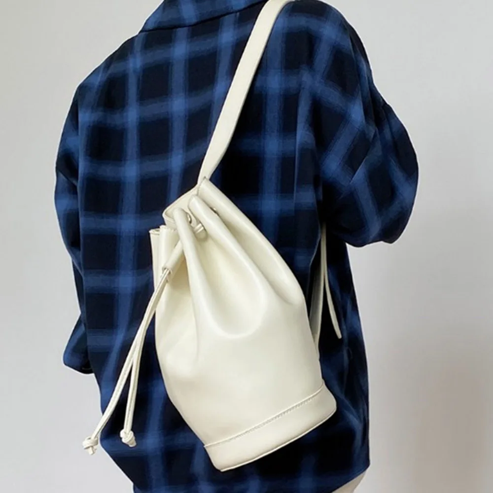 Casual Big Drawstring Bucket Bag Women Shoulder Bag Simple Large Capacity Crossbody Bags for Women 2021 Solid Color Purse Female
Casual Big Drawstring Bucket Bag Women Shoulder Bag Simple Large Capacity Crossbody Bags for Women 2021 Solid Color Purse Female