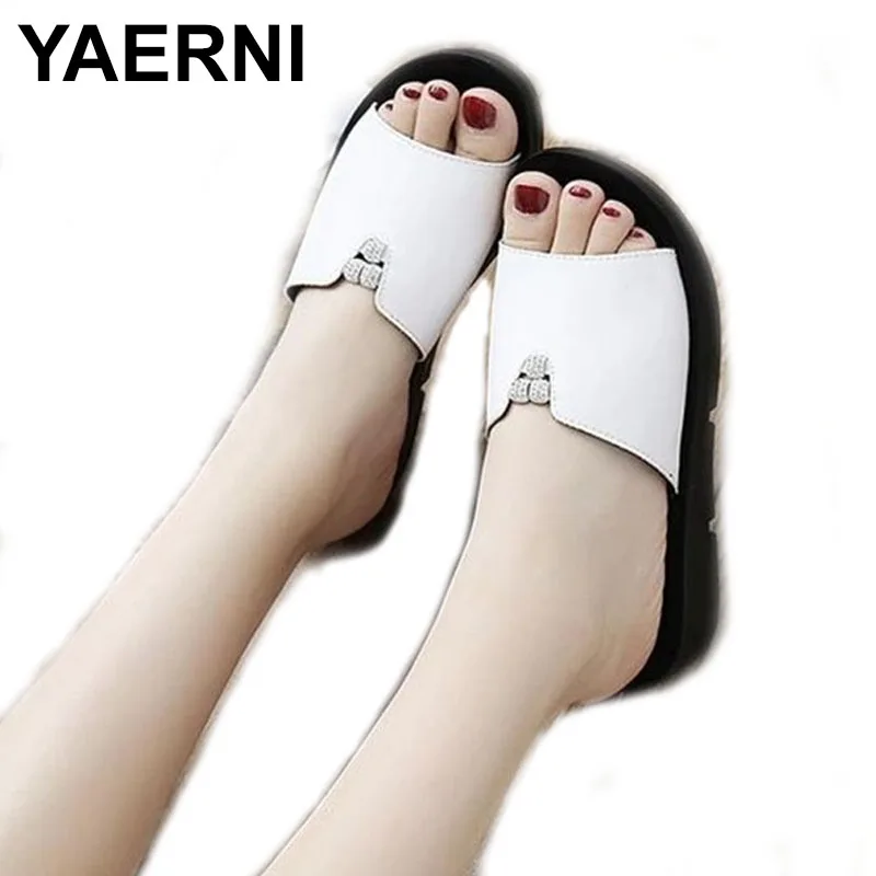 YAERNI Mother slippers woman2020new wear flat bottom fashion soft bottom slip female sandals
YAERNI Mother slippers woman2020new wear flat bottom fashion soft bottom slip female sandals