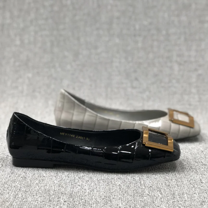 Women's shoes 2021 new European lacquer leather stone pattern square buckle low heel head single shoes zapatos de mujer
Women's shoes 2021 new European lacquer leather stone pattern square buckle low heel head single shoes zapatos de mujer