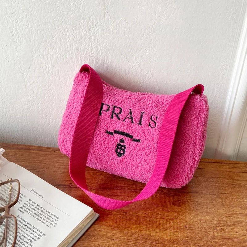 Зимние модные женские плюшевые сумки на ремне 2022 г., новые женские сумки из искусственной овечьей шерсти, черные маленькие женские сумки-тоу...
Зимние модные женские плюшевые сумки на ремне 2022 г., новые женские сумки из искусственной овечьей шерсти, черные маленькие женские сумки-тоу...