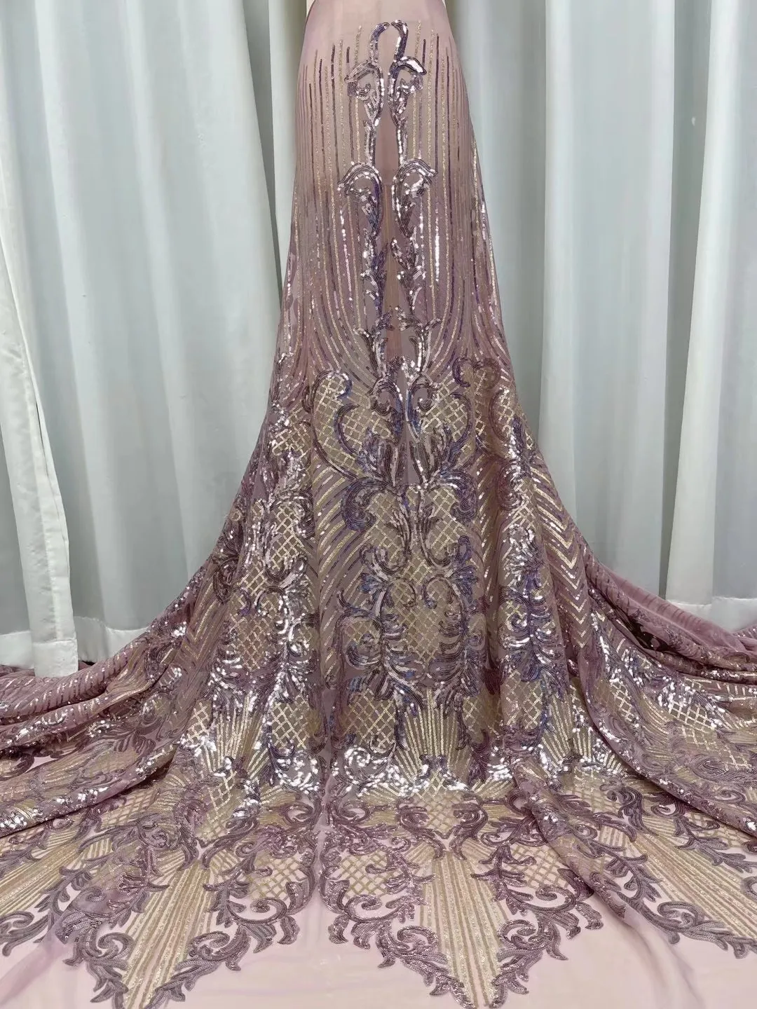 African Lace High Quality French Lace Fabric With Sequins Gold Line Embroidery African Lace Fabric For Nigerian Wedding Dress
African Lace High Quality French Lace Fabric With Sequins Gold Line Embroidery African Lace Fabric For Nigerian Wedding Dress