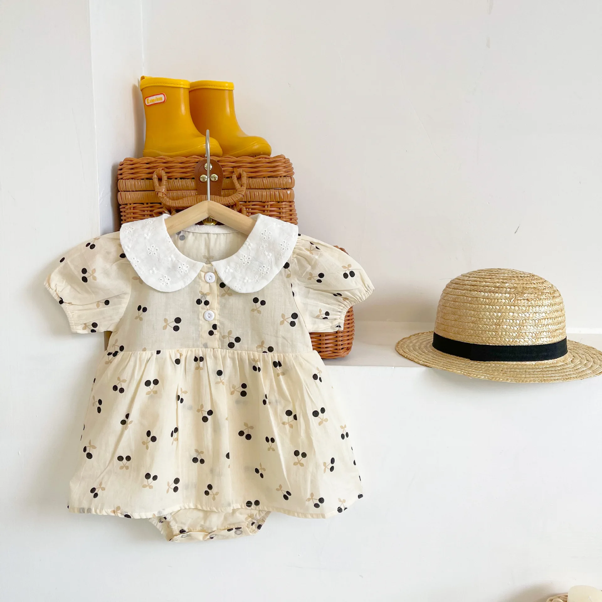 2021 Summer Baby Girl Dresses New Short Sleeve Cherry Printed Rompers Paysuits Newborn Infan Girls Jumpsuits Clothes Set
2021 Summer Baby Girl Dresses New Short Sleeve Cherry Printed Rompers Paysuits Newborn Infan Girls Jumpsuits Clothes Set