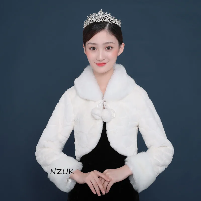 Women Winter Wraps Jackets Bridal Faux Fur Shawls High Quality Wedding Jacket Bride Wedding Accessories PJ047
Women Winter Wraps Jackets Bridal Faux Fur Shawls High Quality Wedding Jacket Bride Wedding Accessories PJ047
