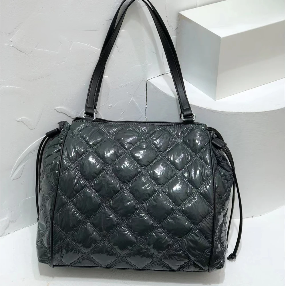 Winter Space Pad Pillow Shoulder Bag Fashion Quilted Square Travel Tote Shoulder Bags Large Capacity Purses Waterproof Handbags
Winter Space Pad Pillow Shoulder Bag Fashion Quilted Square Travel Tote Shoulder Bags Large Capacity Purses Waterproof Handbags