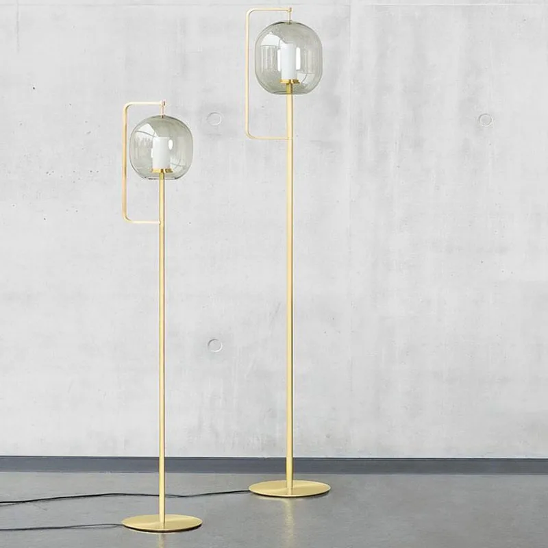 Modern minimalist creative transparent glass ball hardware electroplating golden model room living room bedroom study floor lamp
Modern minimalist creative transparent glass ball hardware electroplating golden model room living room bedroom study floor lamp