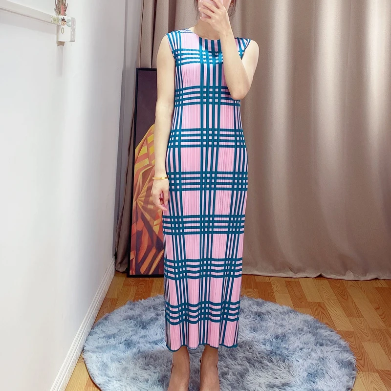 2020 summer new classic check Women's vest dress Miyak fold FashionTemperament high elastic slim Round neck sleeveless dress 789
2020 summer new classic check Women's vest dress Miyak fold FashionTemperament high elastic slim Round neck sleeveless dress 789