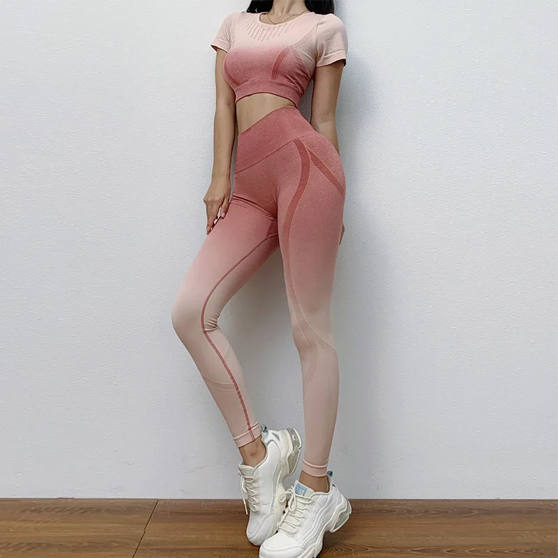 2021 New Seamless Yoga Suit Women Hanging Gradient Tight High Elastic Fitness Sports Set High-end Athletic Wear for Women
2021 New Seamless Yoga Suit Women Hanging Gradient Tight High Elastic Fitness Sports Set High-end Athletic Wear for Women