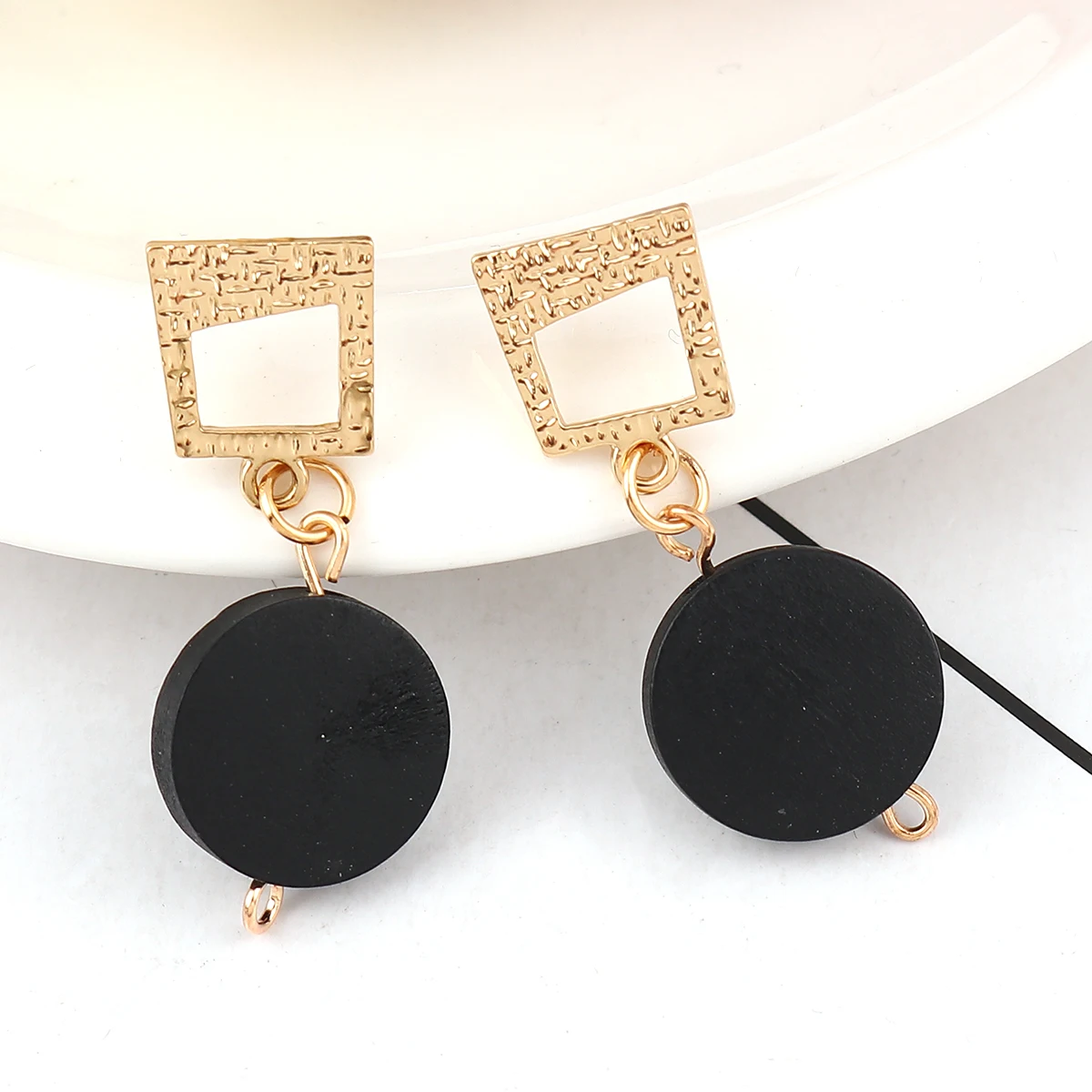 2 Pairs Classic Trendy Ear Stud Western Style Dark Round Wood Trapezoid Gold Plated Loop Earrings Women Jewelry Findings Gifts
2 Pairs Classic Trendy Ear Stud Western Style Dark Round Wood Trapezoid Gold Plated Loop Earrings Women Jewelry Findings Gifts