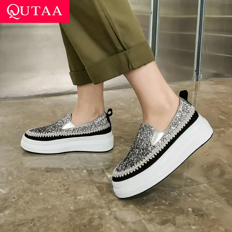 QUTAA/2021 г. Модные женские туфли-лодочки из коровьей кожи на платформе весенне-осенняя женская обувь без шнуровки на танкетке с круглым носком ...
QUTAA/2021 г. Модные женские туфли-лодочки из коровьей кожи на платформе весенне-осенняя женская обувь без шнуровки на танкетке с круглым носком ...