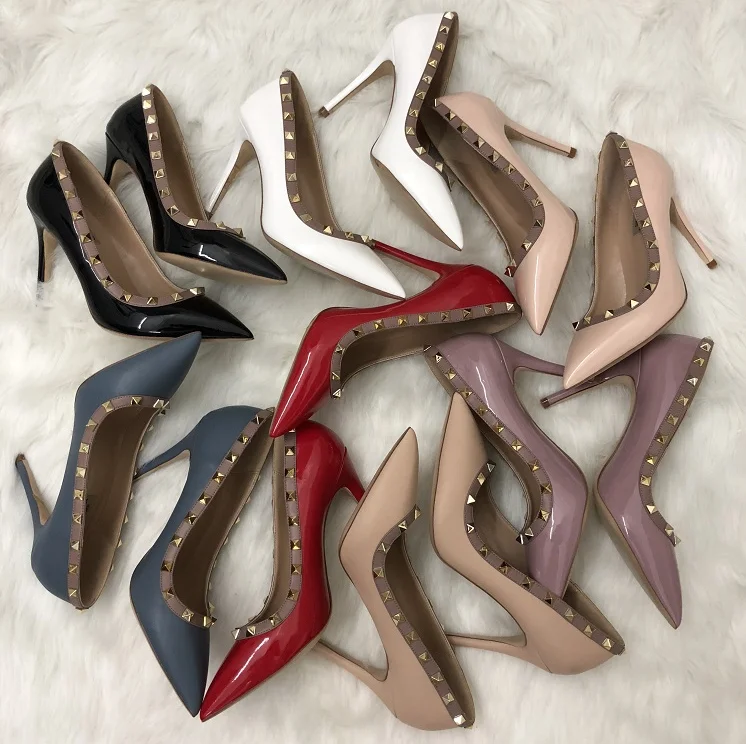 Classics V Logo Women High Heel Shoes 10cm Thin Heel Real Leather Women Wedding Shoes With Rivets Pumps Pointed Toe 34-43 Bag
Classics V Logo Women High Heel Shoes 10cm Thin Heel Real Leather Women Wedding Shoes With Rivets Pumps Pointed Toe 34-43 Bag
