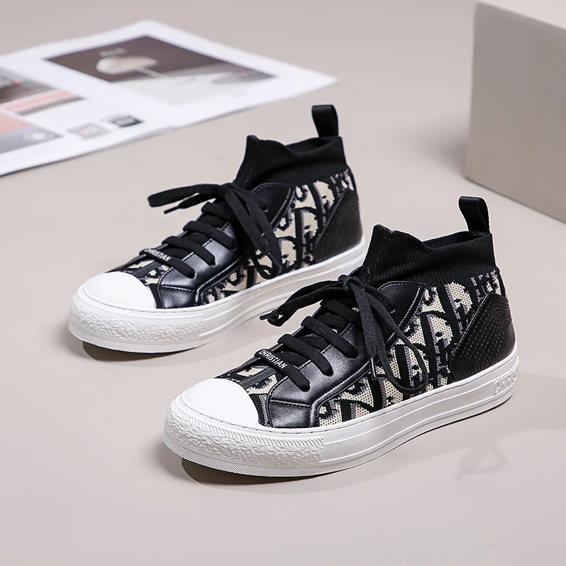 Customized LOGO large size embroidered canvas shoes women's presbyopic thick-soled round head white laces letter lace sneakers
Customized LOGO large size embroidered canvas shoes women's presbyopic thick-soled round head white laces letter lace sneakers