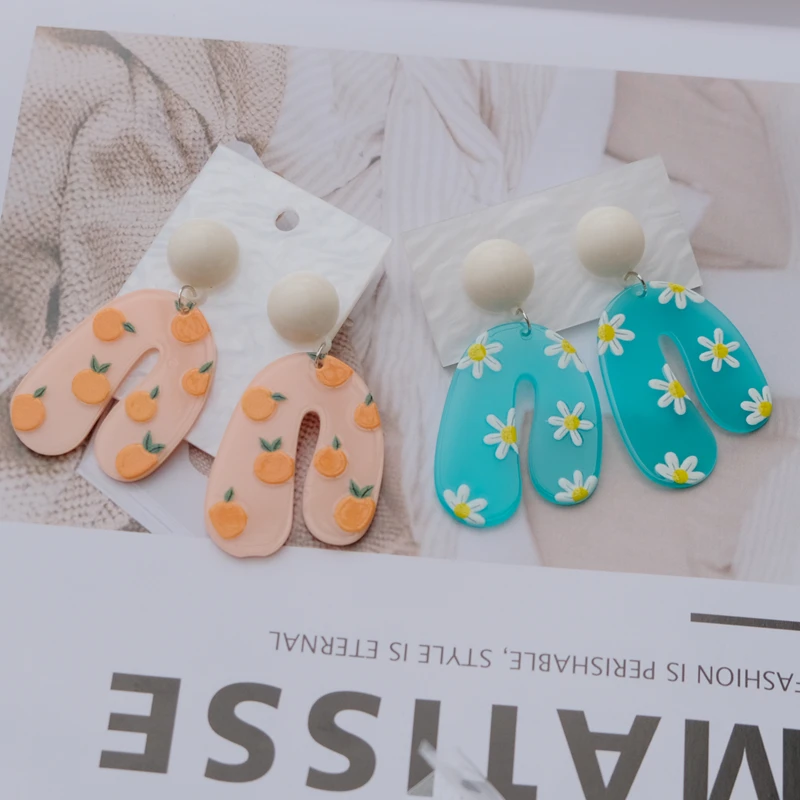 Acrylic U-shaped Drop Earrings Y2k Summer Style Cartoon Printing Fruit Series Cherry Orange Daisy Graphic Ear Jewelry for Girls
Acrylic U-shaped Drop Earrings Y2k Summer Style Cartoon Printing Fruit Series Cherry Orange Daisy Graphic Ear Jewelry for Girls