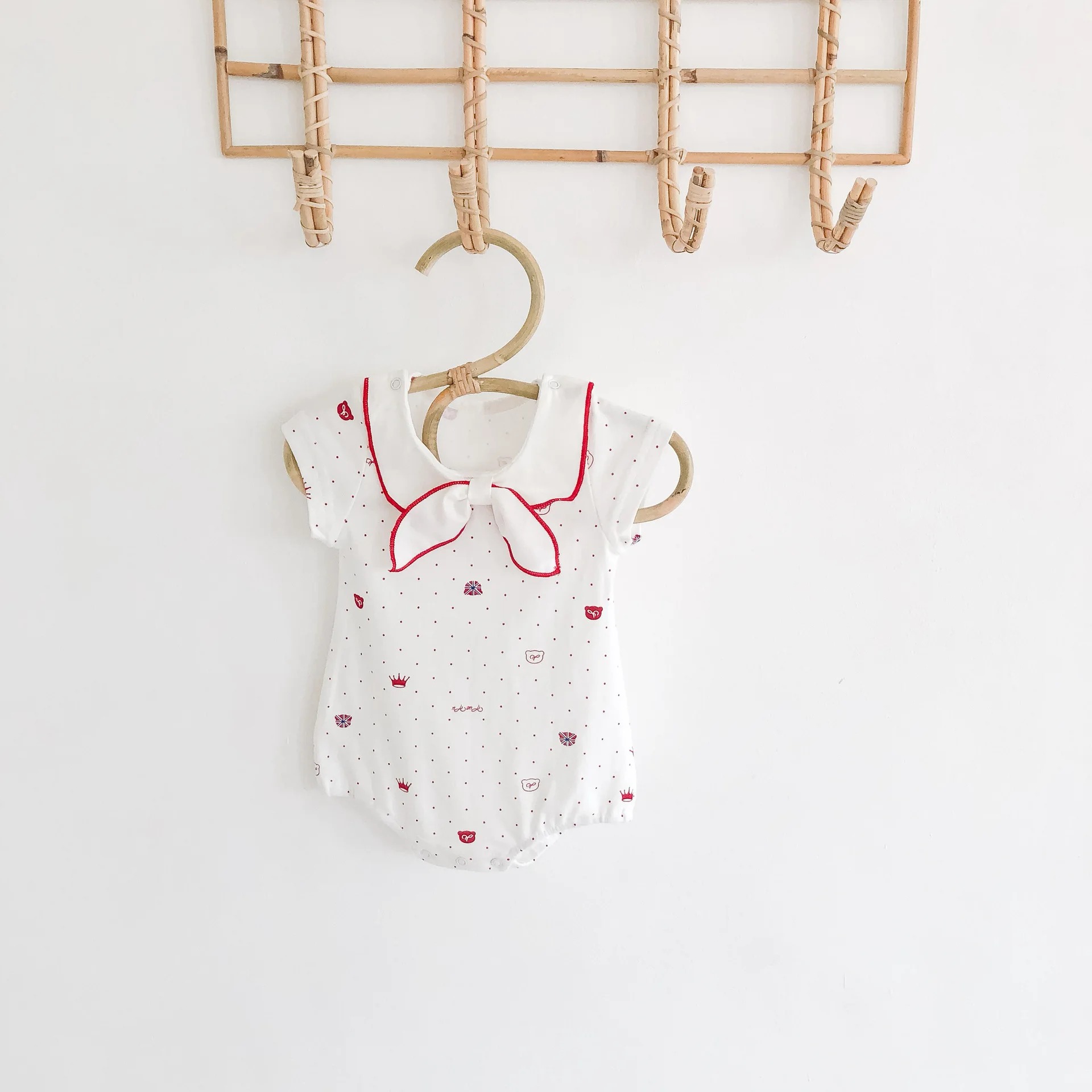 Kids Bodysuits 2020 New Baby Boys Girls Sleeveless Clothes Baby Girls Spring Summer Cute Print With Tie Jumpsuit Fashion Sunsuit 
Kids Bodysuits 2020 New Baby Boys Girls Sleeveless Clothes Baby Girls Spring Summer Cute Print With Tie Jumpsuit Fashion Sunsuit