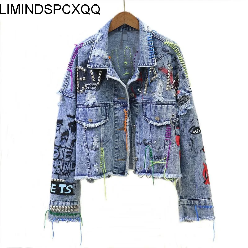 Veste одежда джинсовая куртка 2021; Сезон весна; Модные женские синие женские джинсовые граффити заклепки уличные куртки отверстия
Veste одежда джинсовая куртка 2021; Сезон весна; Модные женские синие женские джинсовые граффити заклепки уличные куртки отверстия
