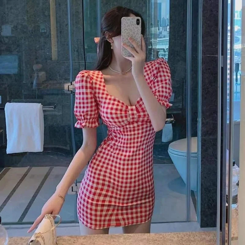 Retro Plaid Sexy Low-Cut Large Skirt Puff Short Sleeve High Waist Figure Sheath Dress Jum 
Retro Plaid Sexy Low-Cut Large Skirt Puff Short Sleeve High Waist Figure Sheath Dress Jum