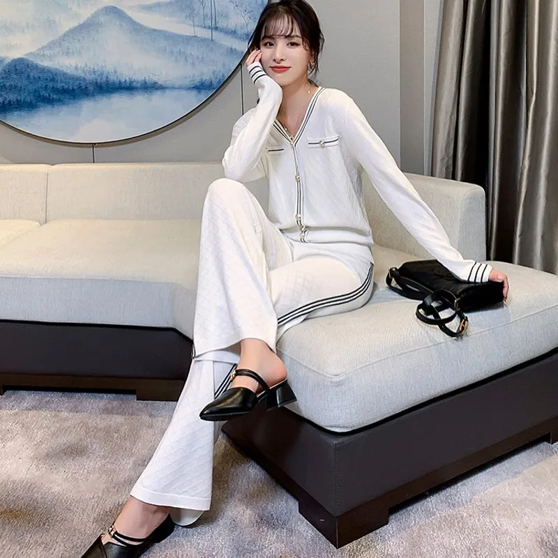 2021 autumn winter Women Knitted V neck Sweater Casual Suit 2 Piece Set Knit Pants Suit Femme Clothing
2021 autumn winter Women Knitted V neck Sweater Casual Suit 2 Piece Set Knit Pants Suit Femme Clothing