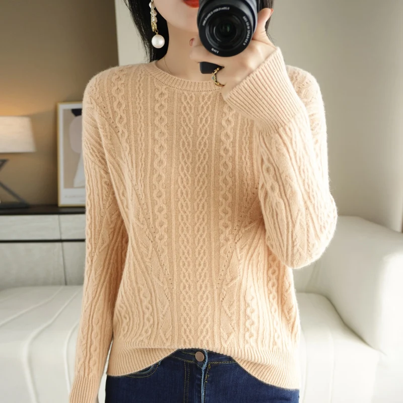 22 autumn and winter new round neck thickened ladies loose cashmere knit solid color knitted wool sweater
22 autumn and winter new round neck thickened ladies loose cashmere knit solid color knitted wool sweater