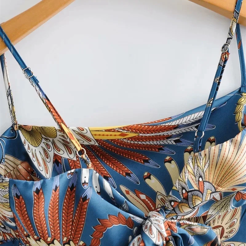 Vogue Casual Woman Blue Slim Spaghetti Strap Print Triangle Top Tide Summer Sexy Ladies Beach Camisole Female Hollow Out Tanks 
Vogue Casual Woman Blue Slim Spaghetti Strap Print Triangle Top Tide Summer Sexy Ladies Beach Camisole Female Hollow Out Tanks