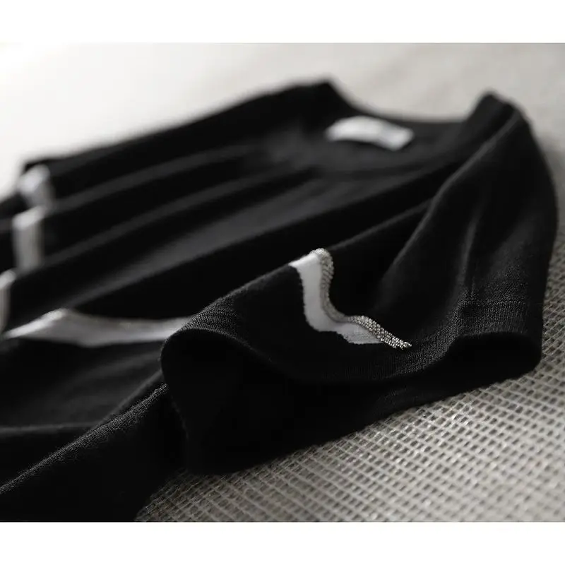 Solid ice silk top women's 2020 summer new round neck short sleeve Raglan bead chain contrast stitching knitted T-shirt 
Solid ice silk top women's 2020 summer new round neck short sleeve Raglan bead chain contrast stitching knitted T-shirt