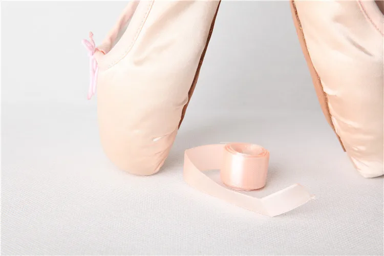 New Arrival Child and Adult Ballet Pointe Dance Shoes Ladies Professional with Ribbons Woman 
New Arrival Child and Adult Ballet Pointe Dance Shoes Ladies Professional with Ribbons Woman