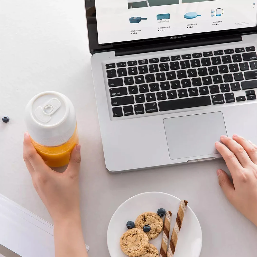 Portable Electric Mini Fruit Juicer 300ML Lightweight Juicer Kitchen Mixer Multifunctional Juice Machine For Outdoor Travel Use
Portable Electric Mini Fruit Juicer 300ML Lightweight Juicer Kitchen Mixer Multifunctional Juice Machine For Outdoor Travel Use