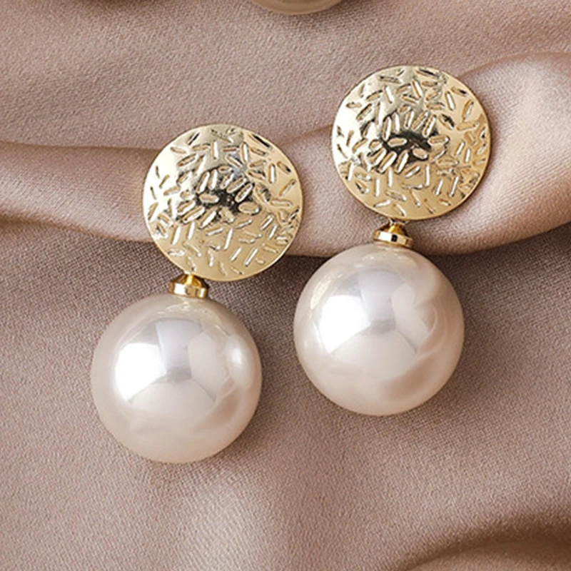 Elegant Hanging Imitation Pearls Round Cute Drop Earrings for Women Girl Fashion Simple Design Wedding Jewelry Gift Wholesale
Elegant Hanging Imitation Pearls Round Cute Drop Earrings for Women Girl Fashion Simple Design Wedding Jewelry Gift Wholesale