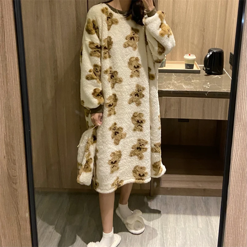 thicken warm soft winter nightgown women home dress cartoon bear kawaii japan nightdress long sleeve loose nightshirt cute L764
thicken warm soft winter nightgown women home dress cartoon bear kawaii japan nightdress long sleeve loose nightshirt cute L764