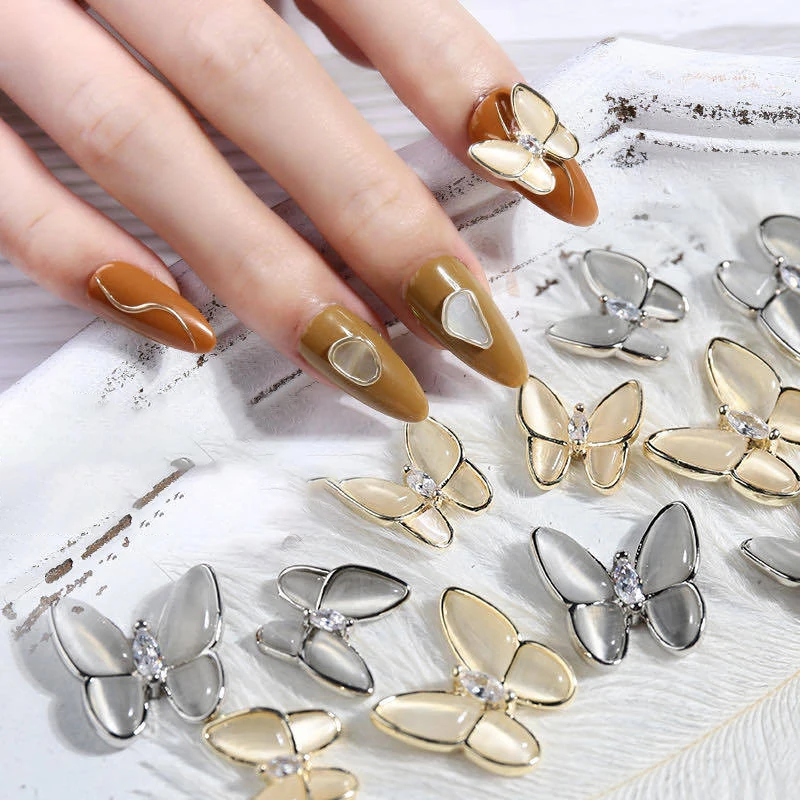 Newest 3/4Pcs Lot Pendant Chain 3D Alloy Butterfly Nail Art Zircon Pearl Metal Manicure Nails DIY Accessories Nail Decoration
Newest 3/4Pcs Lot Pendant Chain 3D Alloy Butterfly Nail Art Zircon Pearl Metal Manicure Nails DIY Accessories Nail Decoration