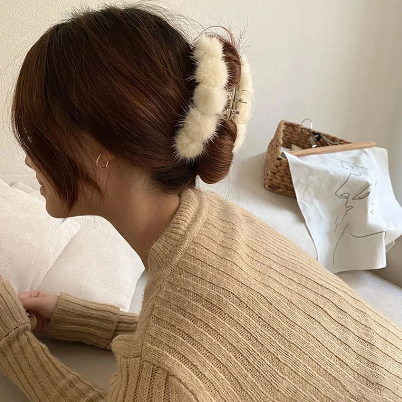 Woman Plush Hair Claws Combs Ladies Hairpins Hairgrip Autumn Winter Headwear Hair Accessories Barrettes Fashion Female Hair Clip
Woman Plush Hair Claws Combs Ladies Hairpins Hairgrip Autumn Winter Headwear Hair Accessories Barrettes Fashion Female Hair Clip