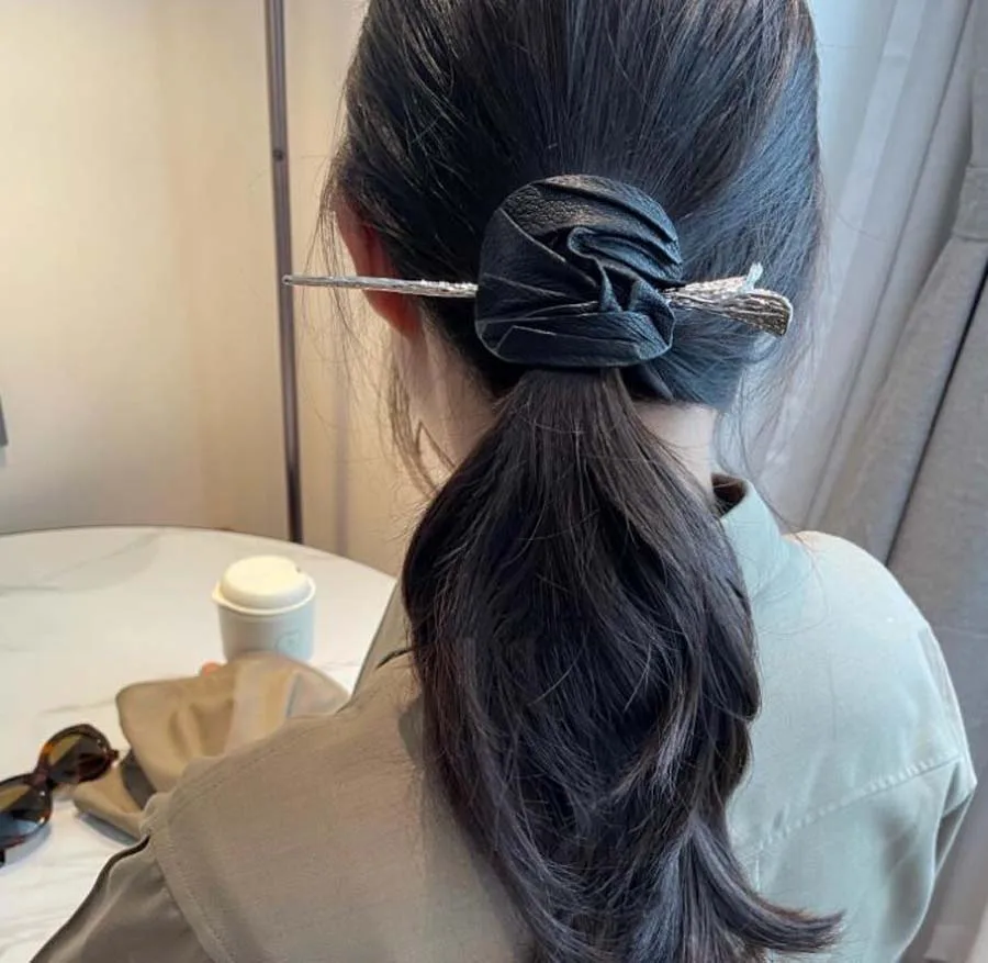Chinese style leather hairpin retro elegant women designer hair accessories fashionable tender chic hair sticks
Chinese style leather hairpin retro elegant women designer hair accessories fashionable tender chic hair sticks