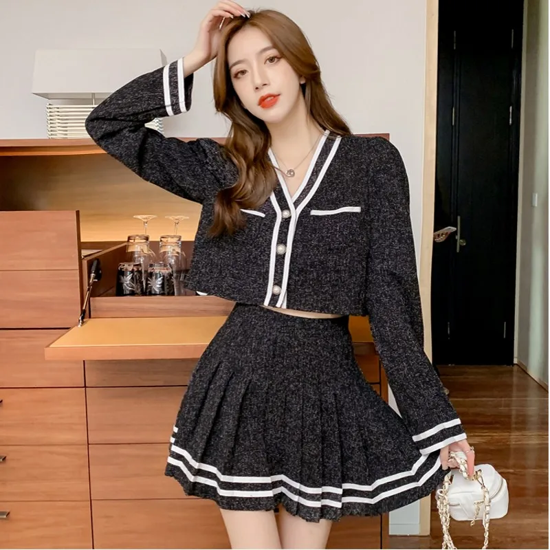 Fall Winter Small Fragrance Vintage Tweed Women's Jacket Coat Crop Top + Pleated Stripes Mini Skirts Two Piece Set Suits
Fall Winter Small Fragrance Vintage Tweed Women's Jacket Coat Crop Top + Pleated Stripes Mini Skirts Two Piece Set Suits