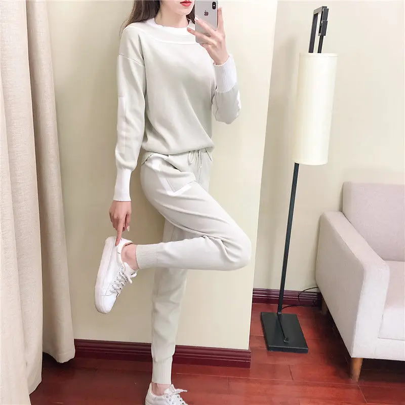 Fashion Brand Women's Knitted Suit Spring and Autumn Good Quality Casual Fashion Sports Two-piece Suit
Fashion Brand Women's Knitted Suit Spring and Autumn Good Quality Casual Fashion Sports Two-piece Suit