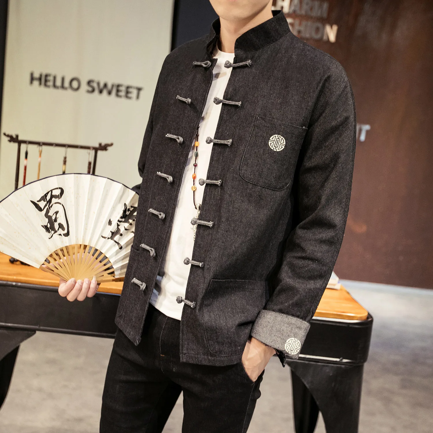 Autumn and winter new Chinese Style Men's denim jacket fashion large size coil button embroidery Tang jacket men's jacket
Autumn and winter new Chinese Style Men's denim jacket fashion large size coil button embroidery Tang jacket men's jacket