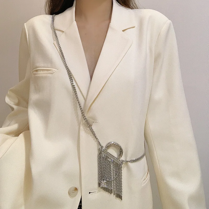 Ins cool 2021 new fashion niche design sense body chain flash diamond tassel sweater chain simple thick chain girl
Ins cool 2021 new fashion niche design sense body chain flash diamond tassel sweater chain simple thick chain girl
