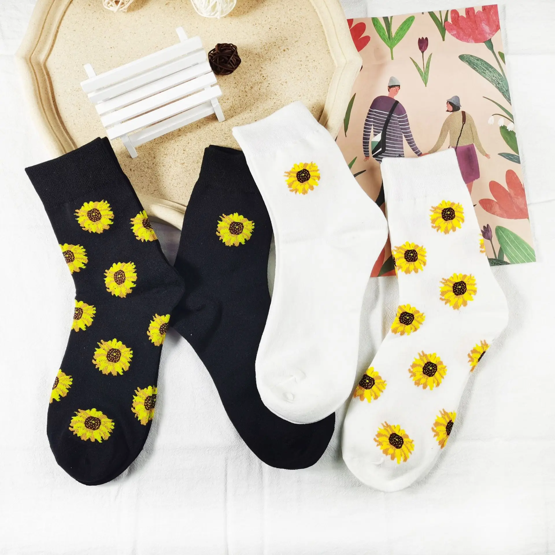 Creative Daisy Pure Cotton Socks Women Men Korean Style Harajuku Flower Jacquard Couple Socks Black White Casual Skateboard Sock
Creative Daisy Pure Cotton Socks Women Men Korean Style Harajuku Flower Jacquard Couple Socks Black White Casual Skateboard Sock