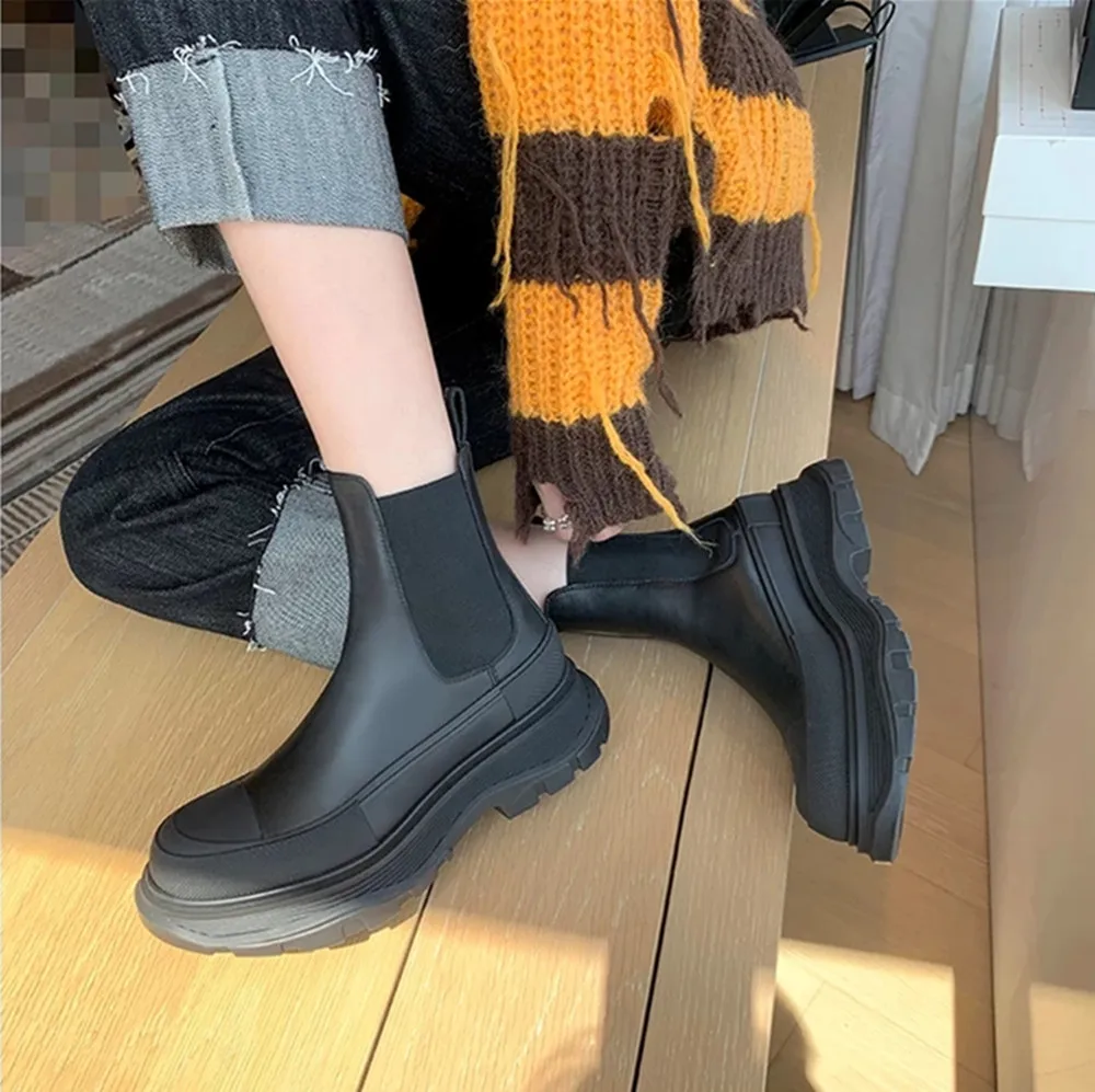 Chelsea boots women's fall/winter new British high-rise sponge cake thick-soled round toe casual Martin short boot
Chelsea boots women's fall/winter new British high-rise sponge cake thick-soled round toe casual Martin short boot