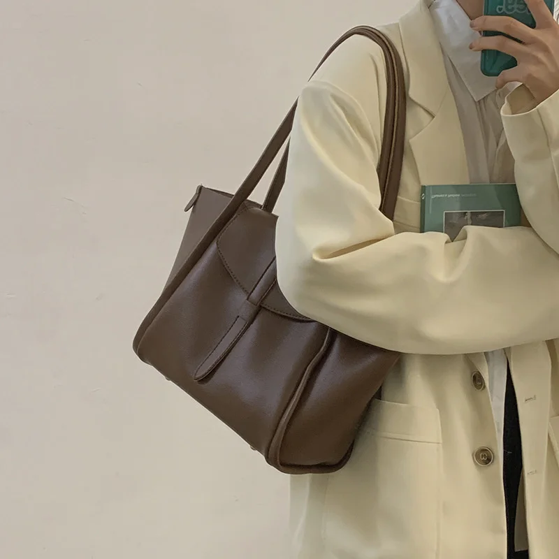 French Minority Hand Bag Women's Autumn New Fashion Tot Bag Versatile Ins Large Capacity Wing Bag
French Minority Hand Bag Women's Autumn New Fashion Tot Bag Versatile Ins Large Capacity Wing Bag