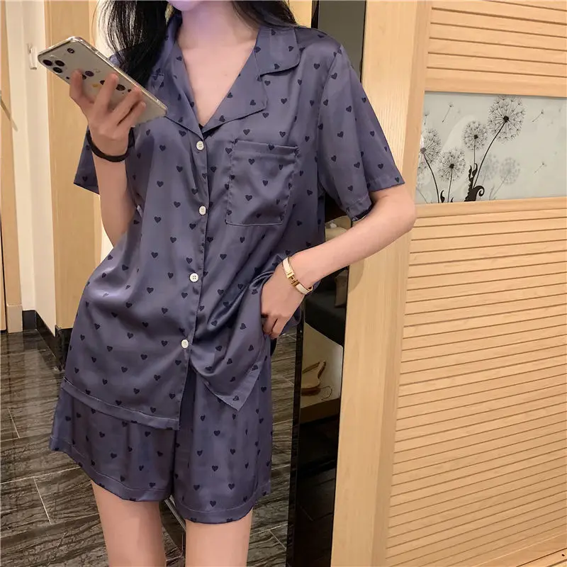 Korean Pajamas for Women 2021 New Summer Pyjama Satin Femme Loose Lapel Sleepwear Cute Heart Print Pijamas 2Piece Sets Home Suit
Korean Pajamas for Women 2021 New Summer Pyjama Satin Femme Loose Lapel Sleepwear Cute Heart Print Pijamas 2Piece Sets Home Suit