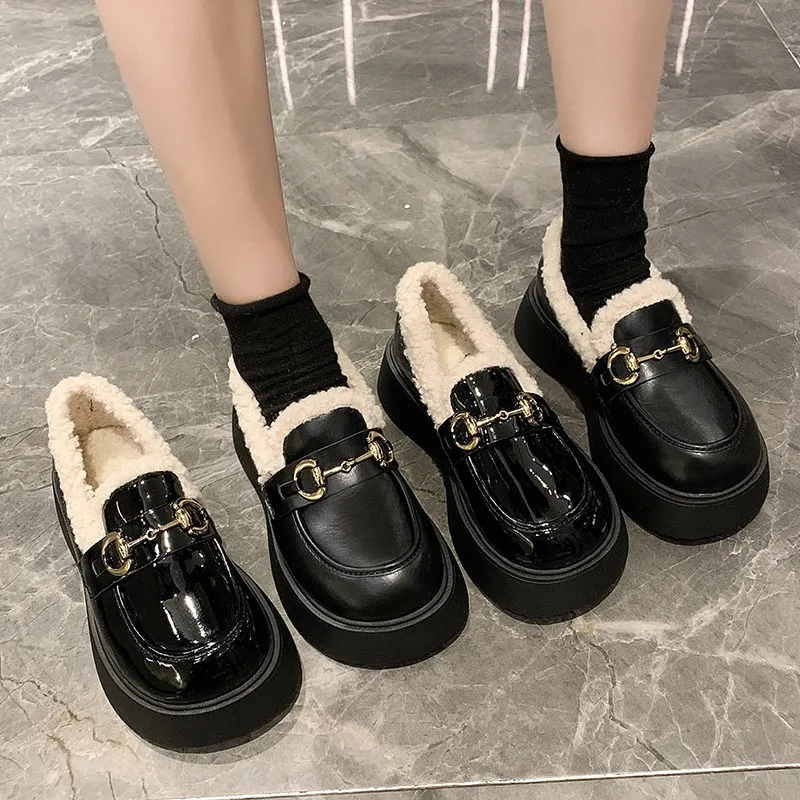 Short Boots Women's Winter 2021 New British Style Fashion Casual Round Head Thick Heel Plus Velvet To Keep Warm. 
Short Boots Women's Winter 2021 New British Style Fashion Casual Round Head Thick Heel Plus Velvet To Keep Warm.