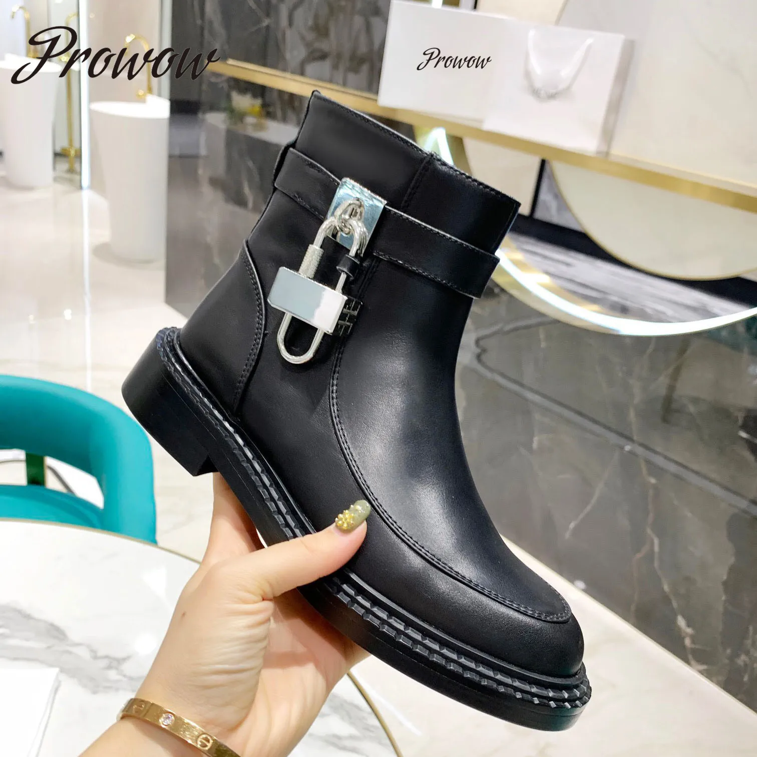 Prowow New Real Leather Designer Lock Boots Round Toe Zip Side Comfortable Boots Brand Botas Mujer
Prowow New Real Leather Designer Lock Boots Round Toe Zip Side Comfortable Boots Brand Botas Mujer